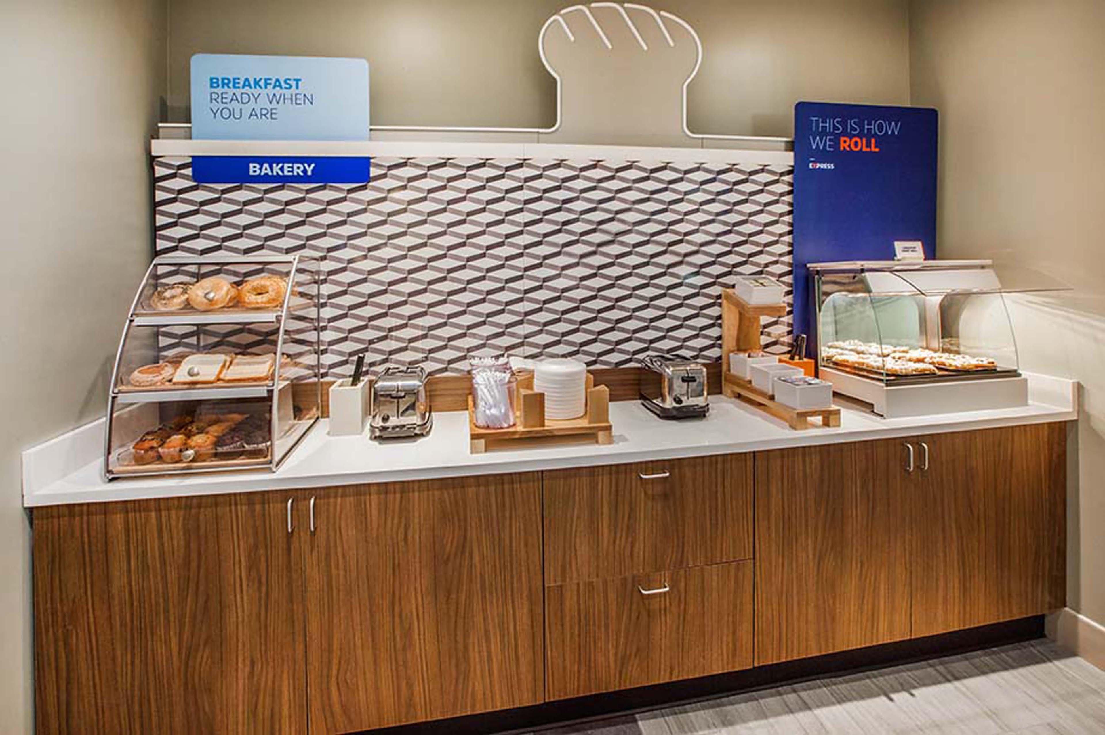 Holiday Inn Express Hotel & Suites Claypool Hill -Richlands Area By Ihg Pounding Mill Екстериор снимка