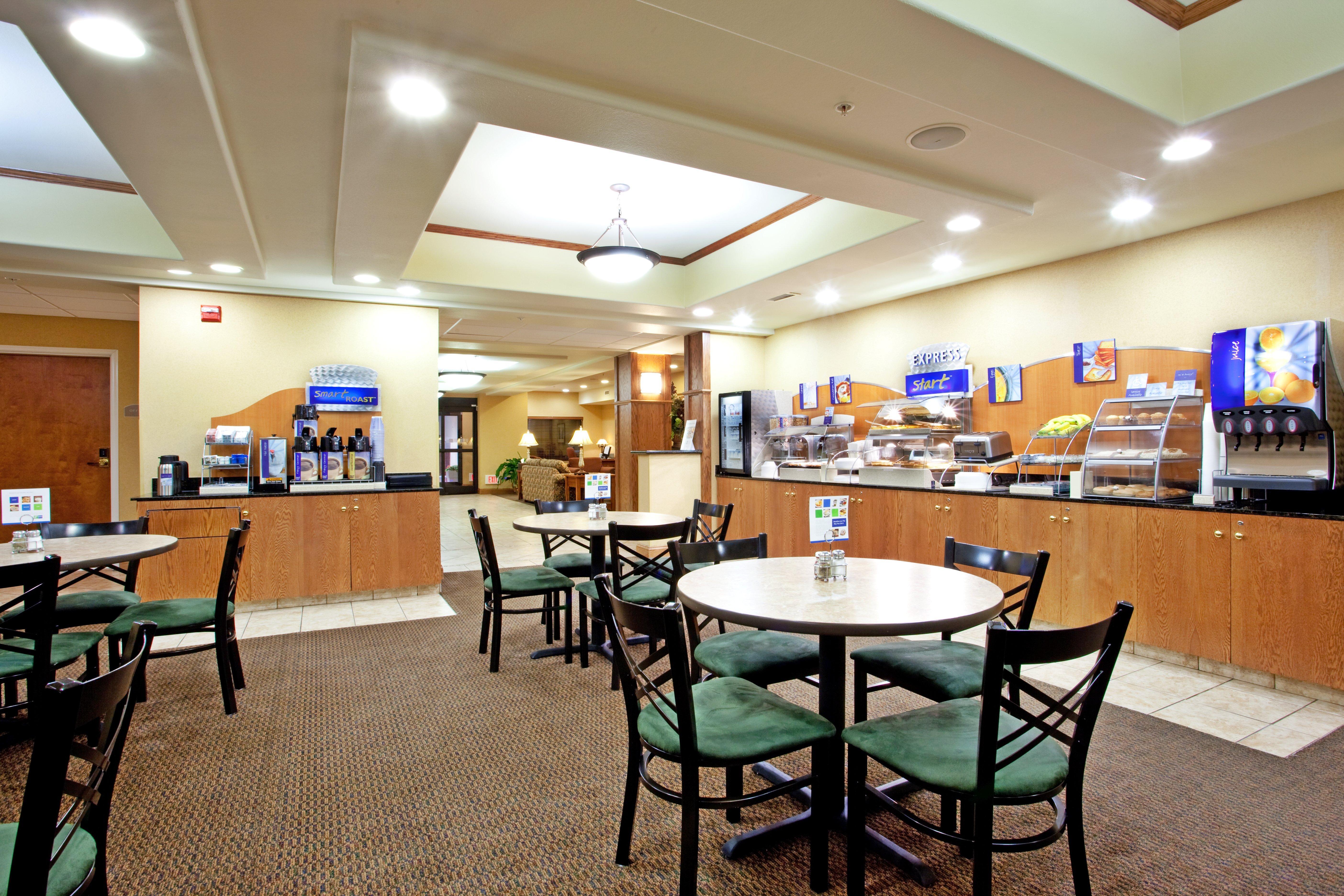 Holiday Inn Express Hotel & Suites Claypool Hill -Richlands Area By Ihg Pounding Mill Екстериор снимка